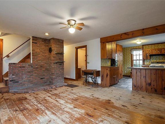 4th image of 28 Winchester Dr
