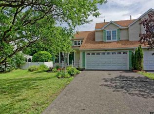 1003 Sterling Ridge Dr, Rensselaer, NY 12144