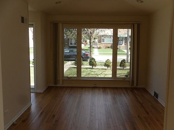 5th image of 3218 Ernst St