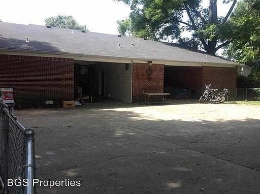 2nd image of 420 Miller St