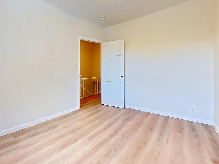 303 Bay 14th St — Photo 13