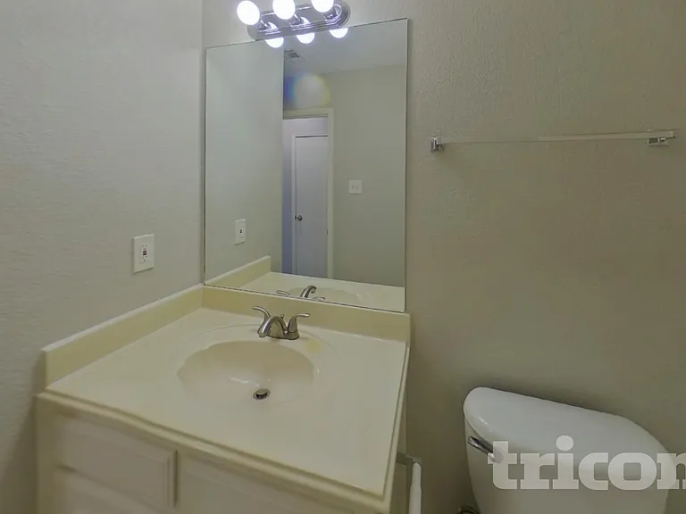 521 Olive St — Photo 16