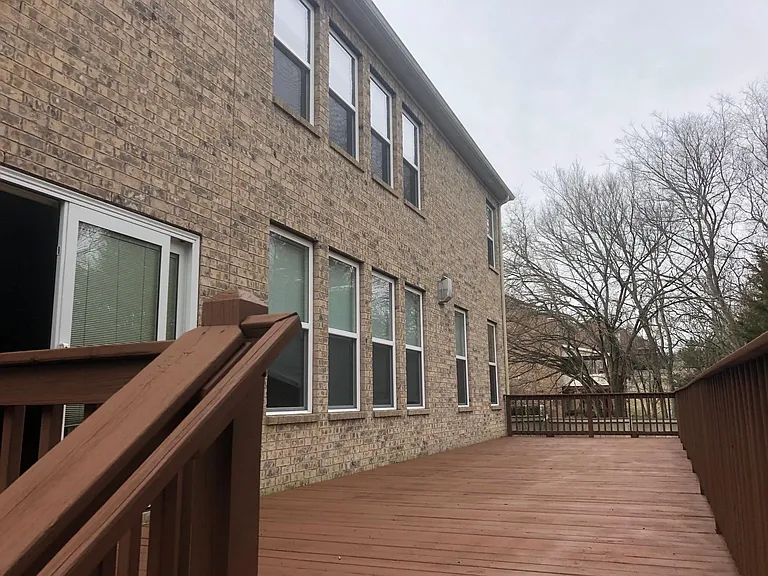 93 Berry Hill Dr — Photo 7