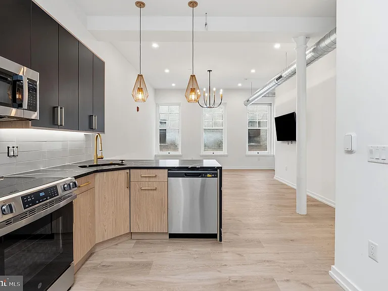 203 S 13th St #4B — Photo 2