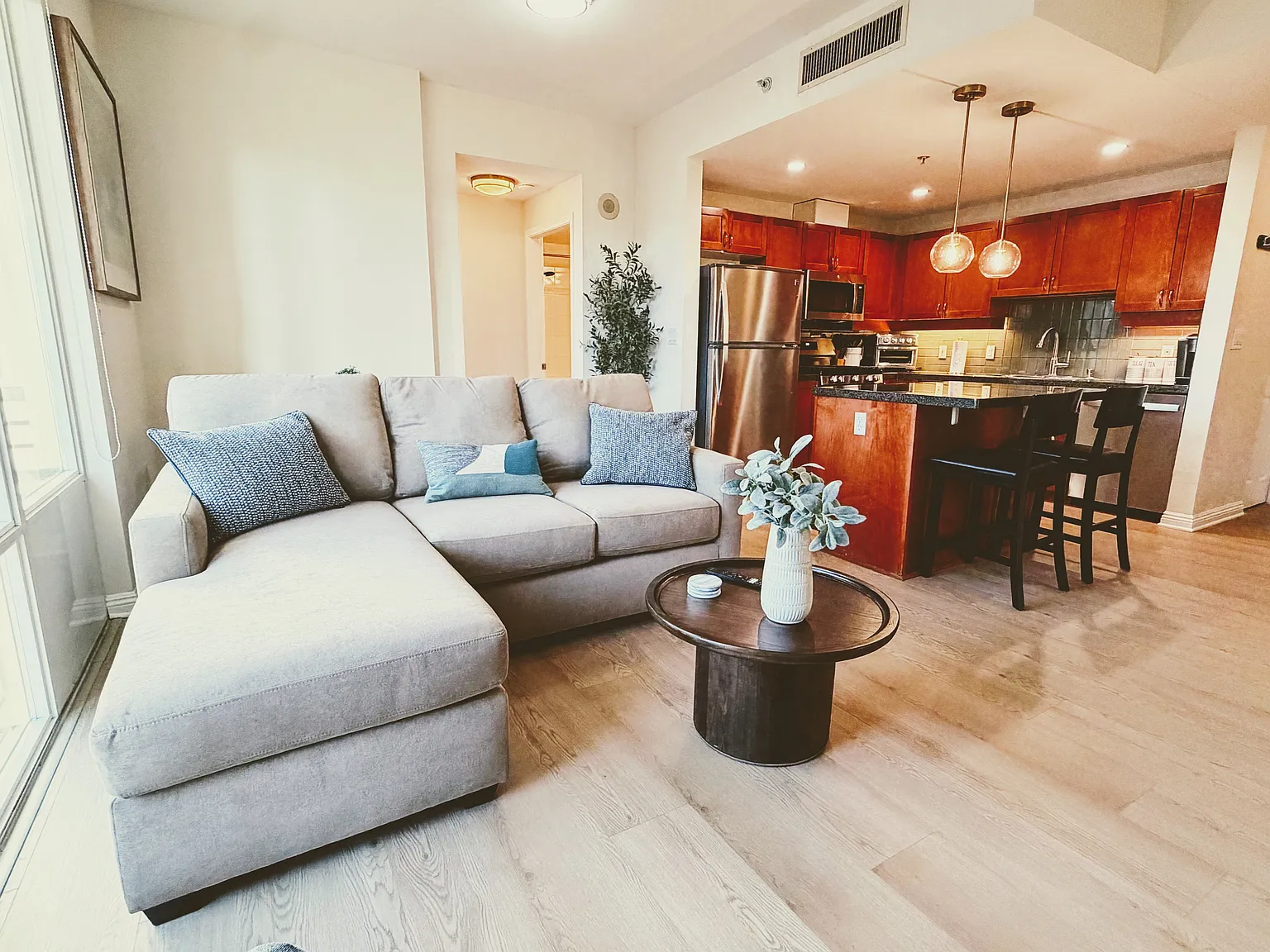 2 bed, 925 sqft, $4,495 — Photo 2