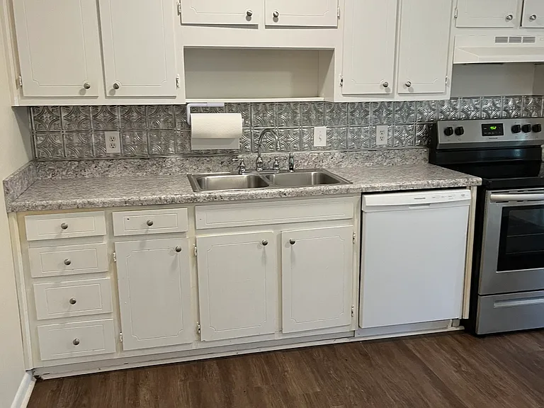 Town Creek Apartments — Photo 2