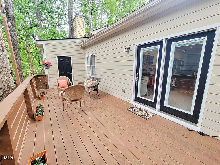 207 Danforth Dr — Photo 32