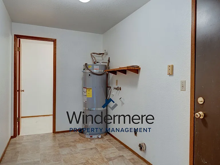 2268 Hastie Lake Rd — Photo 22