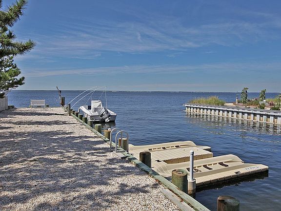 3rd image of 12 Long Beach Blvd #C