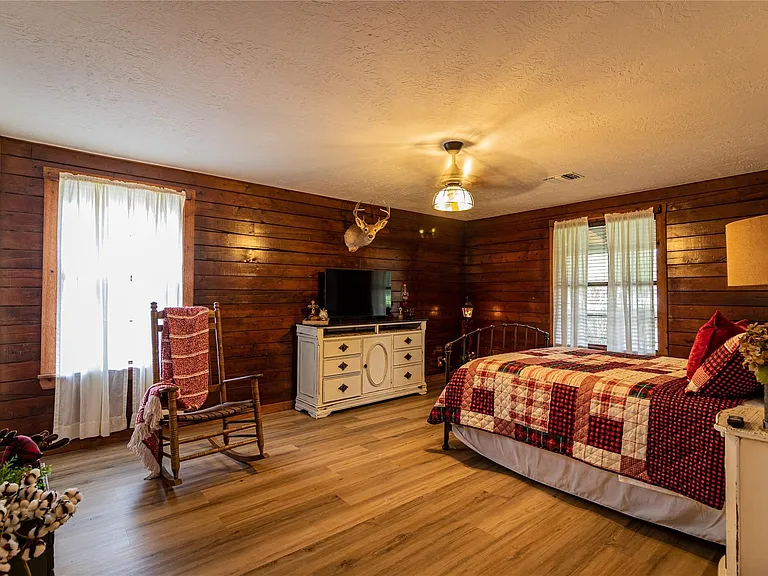 2612 Primrose Dr — Photo 4