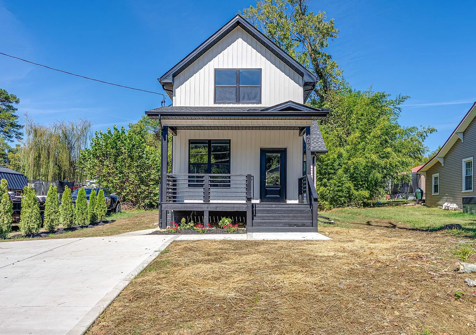 405 Forestal Dr — Photo 2