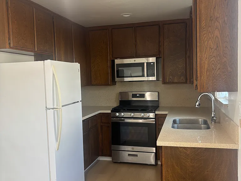 1520 W 224th St #3 — Photo 7