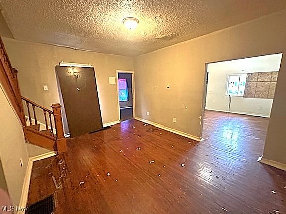 3rd image of 406 Ewing Ave