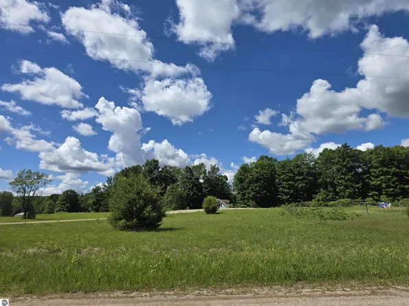 Kay Road Guthrie Rd, Mesick, MI 49668