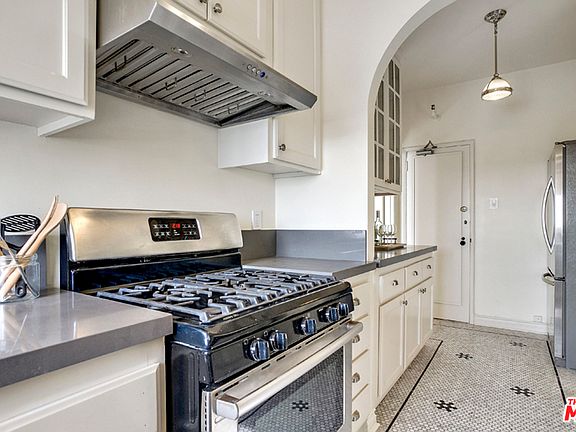 2nd image of 450 N Rossmore Ave #703