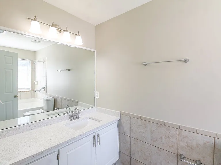 1299 N Hampton Dr — Photo 12