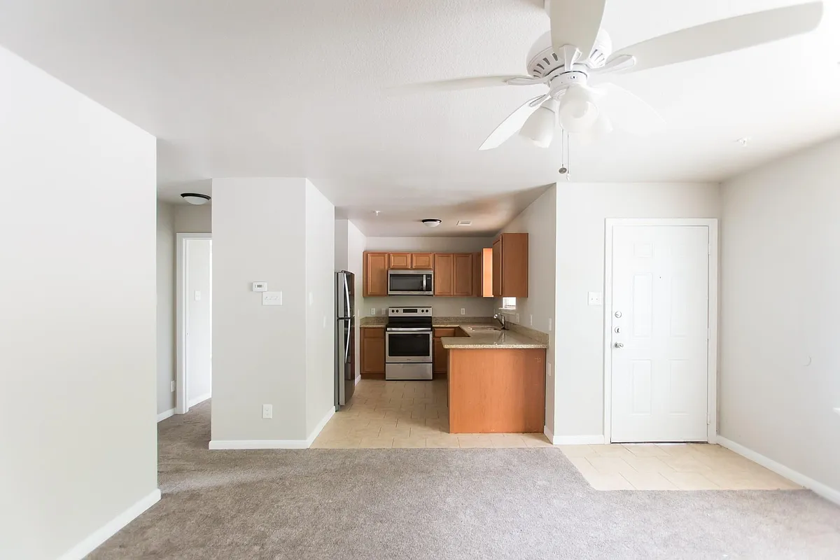 Building Photo - 1000 Foster Dr #4A