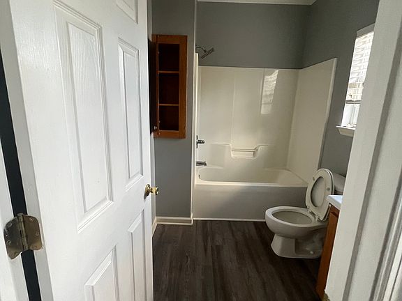 2nd image of 505 Roberts St APT B