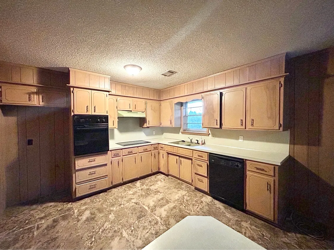 206 Maple Drive - 1 — Photo 4