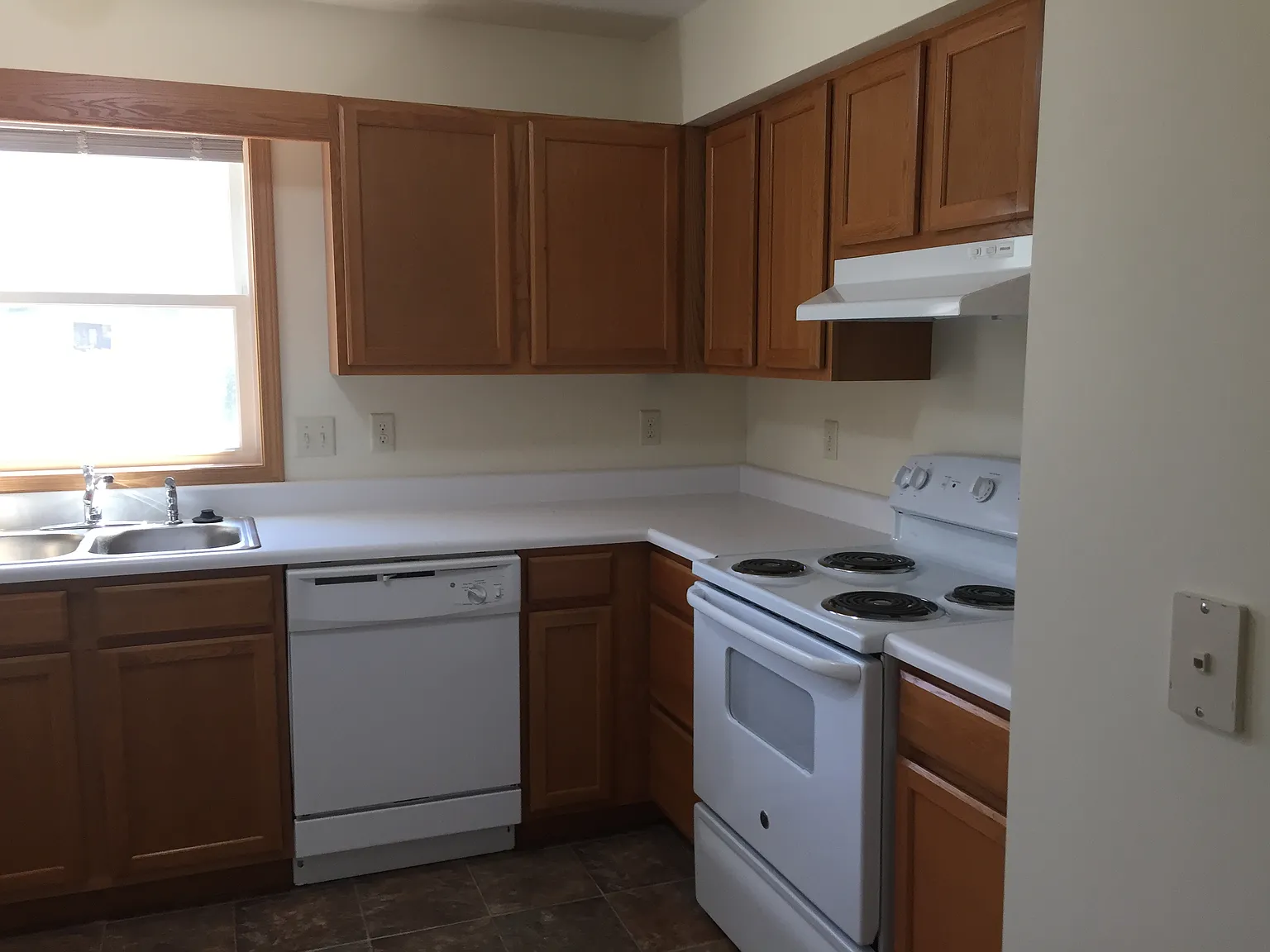 2 bed, 735 sqft, $750 — Photo 3