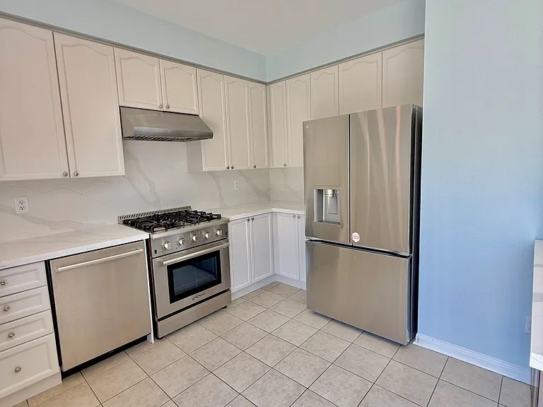 21 Sugarhill Dr #UPPER — Photo 8