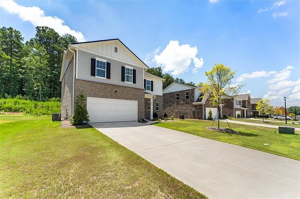 4 bed, 2.5 bath, 2464 sqft, $3,000 — Photo 3