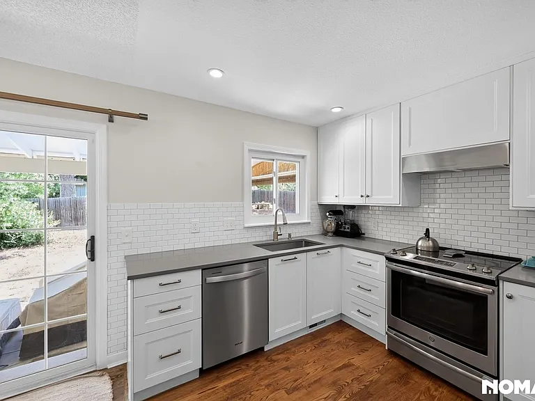 15652 E Jefferson Ave — Photo 19
