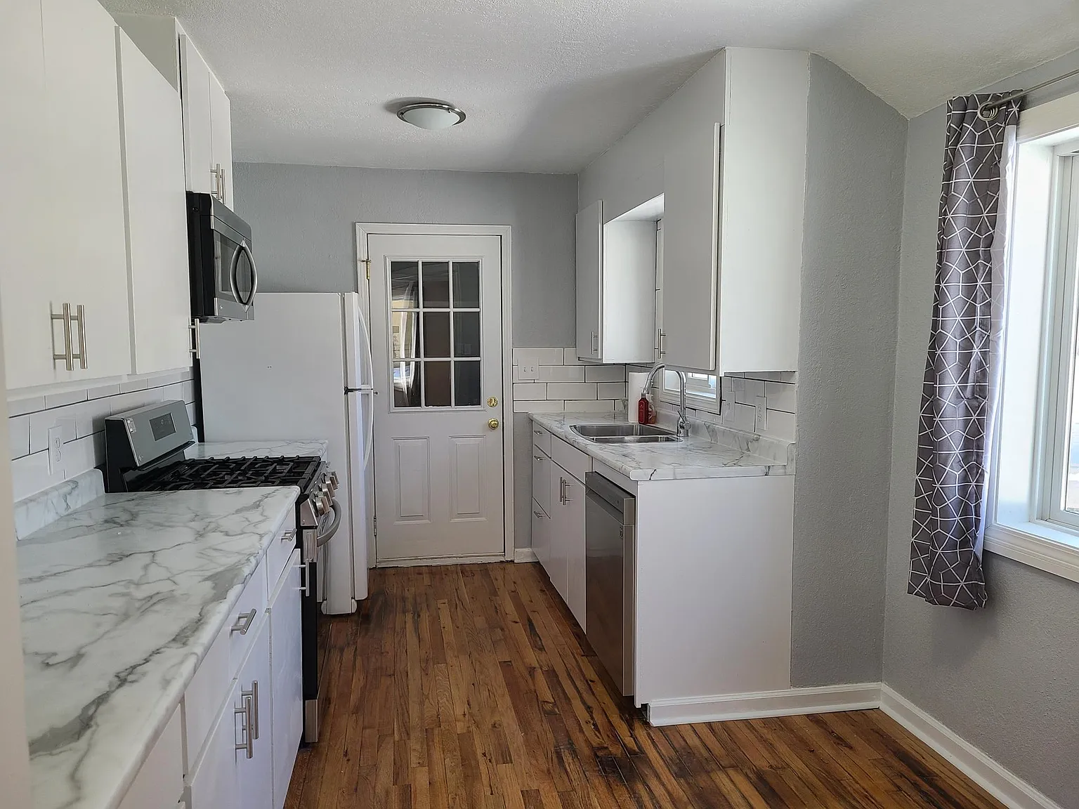2 bed, 850 sqft, $1,250 — Photo 2