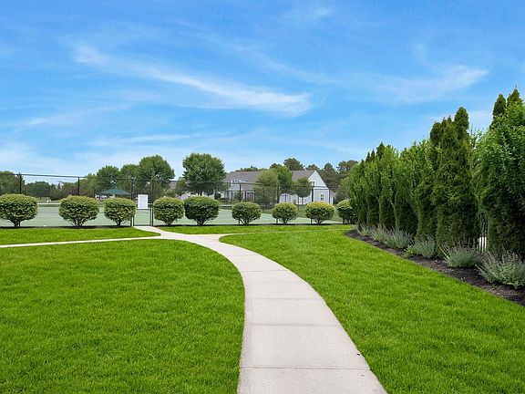 3rd image of 76 Samantha Cir