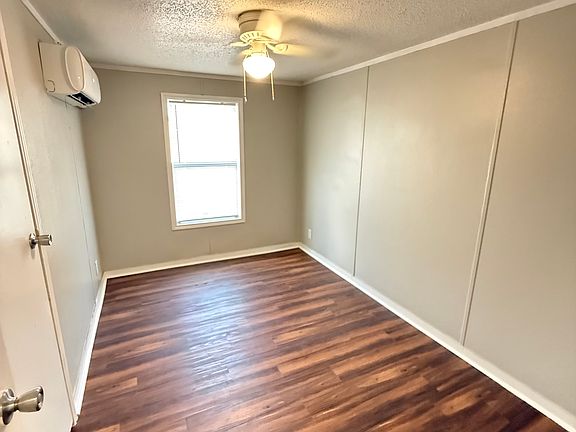 3rd image of 4619 Rhoda Ln