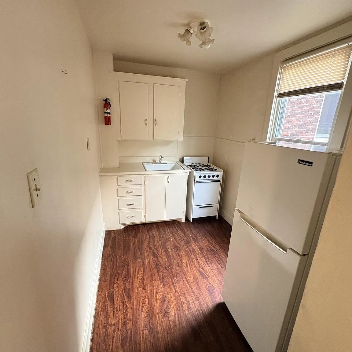 1 bed, 1.0 bath, 3900 sqft, $950 — Photo 1