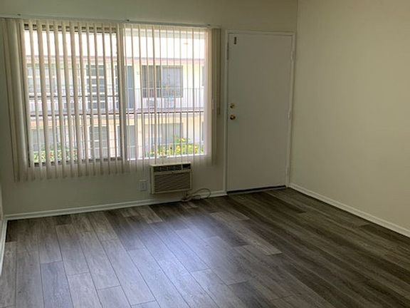 5th image of 1455 N Los Robles Ave #B