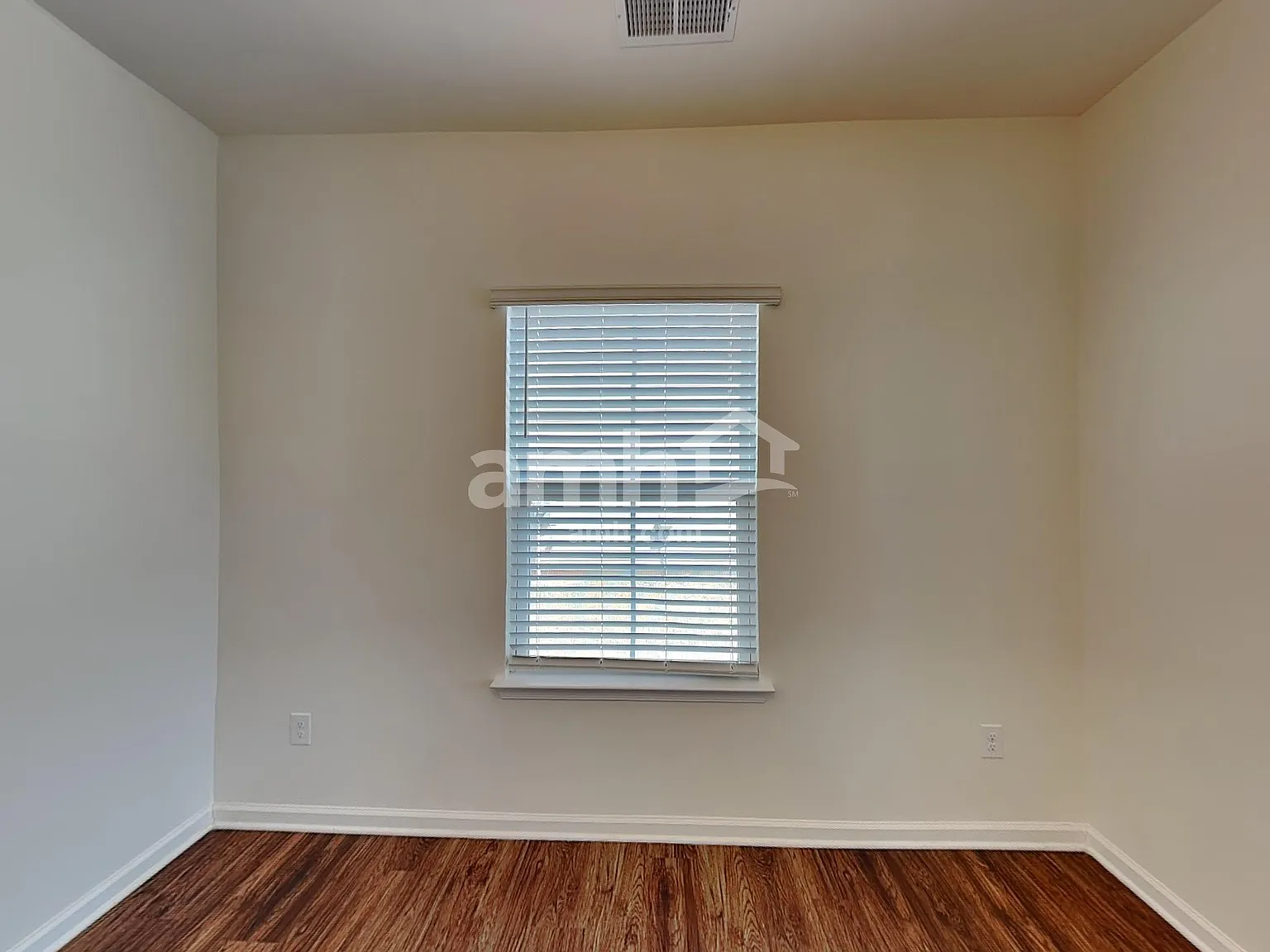 4 bed, 2.5 bath, 2539 sqft, $2,520 — Photo 4