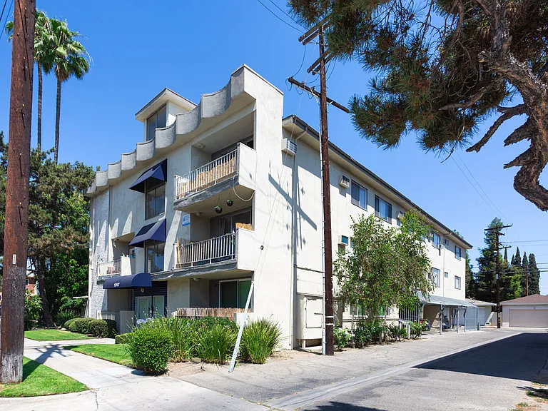13157 Oxnard St #103 — Photo 12