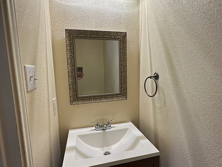 17403 Orwell Ln — Photo 5