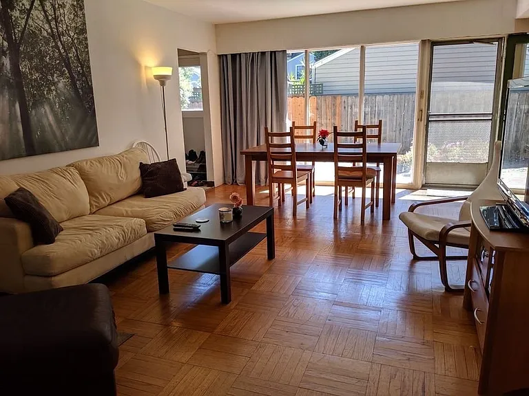 542 Addison Ave — Photo 1