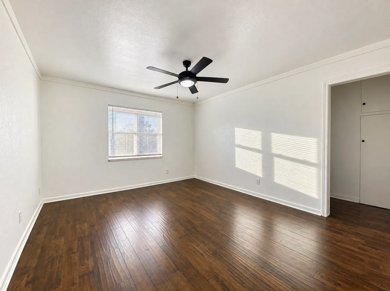 1714 N Lindsay Ave - 6 — Photo 4