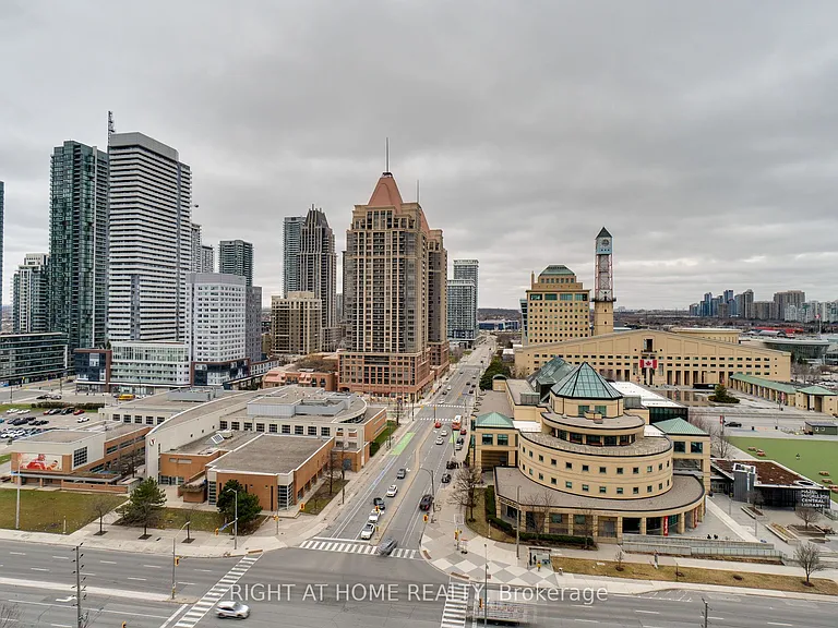 310 Burnhamthorpe Rd W #1713 — Photo 43