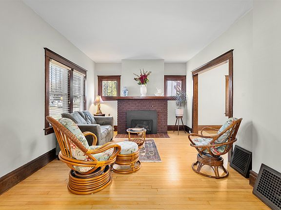 3rd image of 233 Garfield Avenue