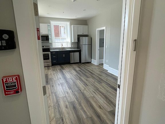 3rd image of 257 Church St Floor 1