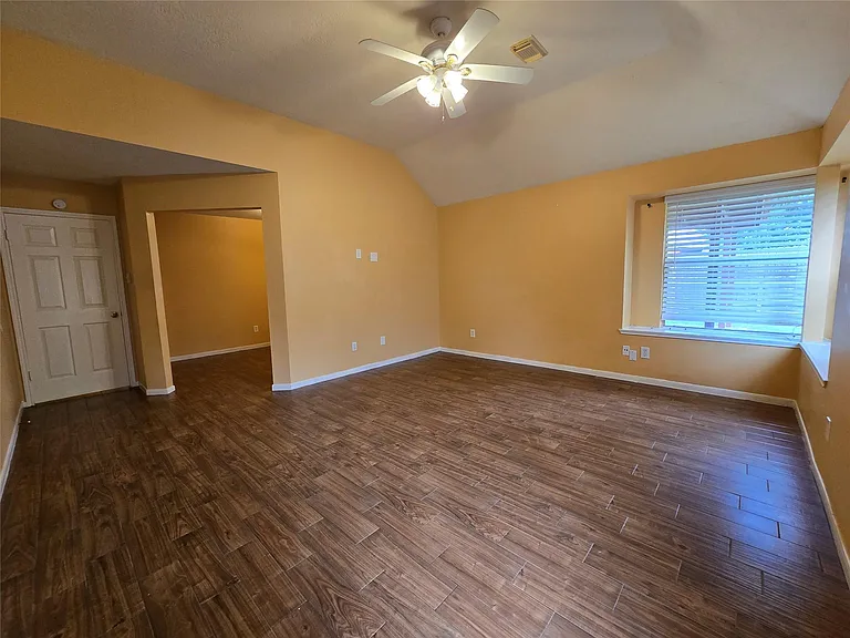 8927 Diamond Lake Ln — Photo 11