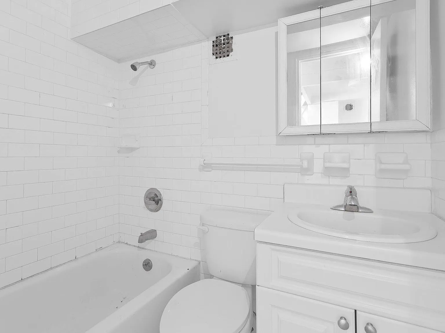 88 Fulton Street — Photo 4