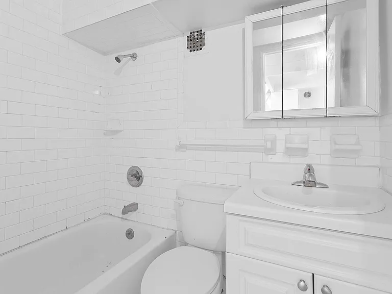 88 Fulton St #322 — Photo 4