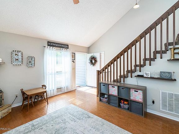 4th image of 3932 Valley Garden Dr W