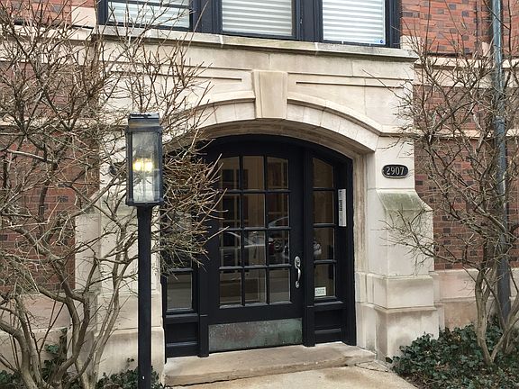 2nd image of 2907 N Pine Grove Ave APT 3