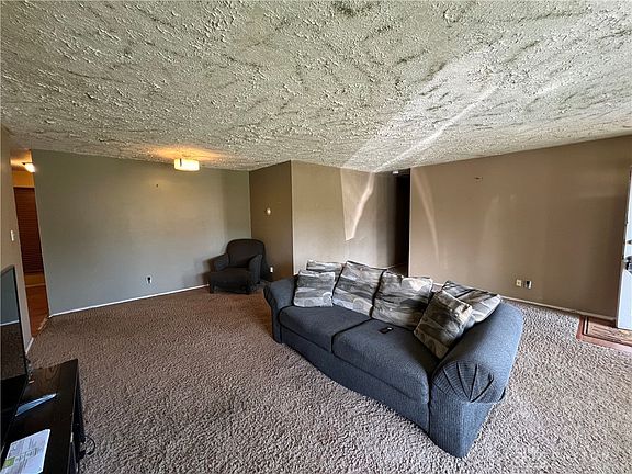 4th image of 3600 Mandalay Dr