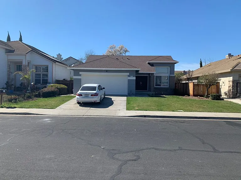 105 Goldmeadow Ct — Photo 3