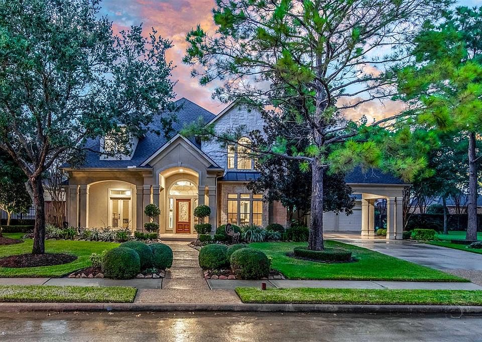 Stunning executive home located in the prestigious gated community of Bayou Oaks in Cinco Ranch. This custom home is nestled in the heart of Cinco Ranch east of 99 close to lakes, tennis courts, shopping, restaurants and all commuter routes.