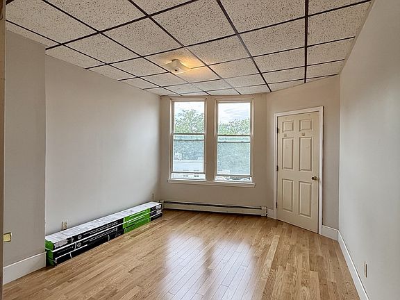 2nd image of 820 Mount Auburn St #6