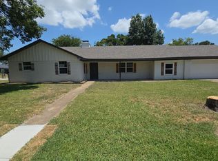 901 Crestview Dr, Kaufman, TX 75142